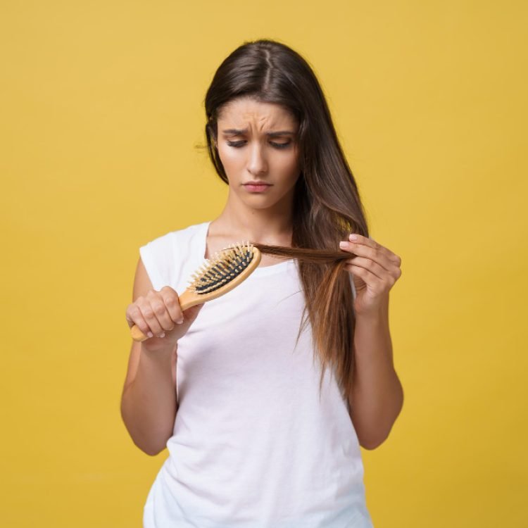 do hormones cause female hair thinning